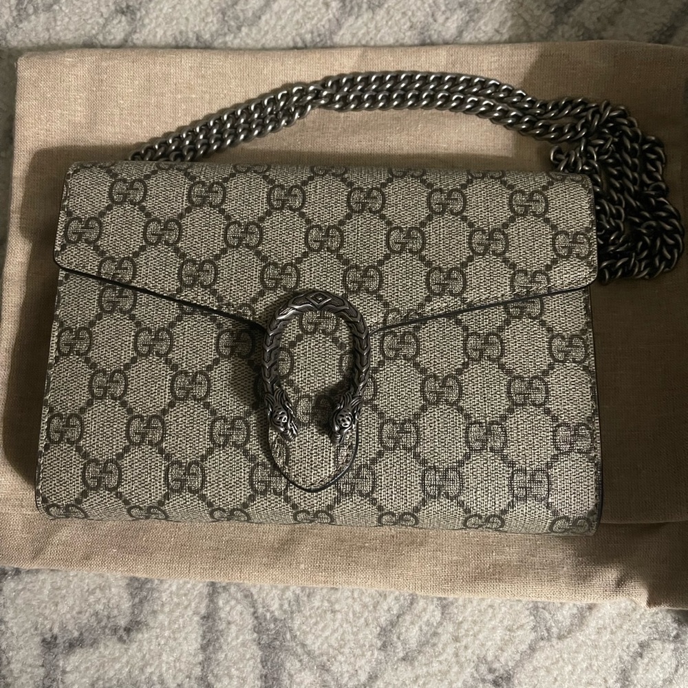 Gucci Beige GG Supreme Shoulder Bag with Silver Hardware